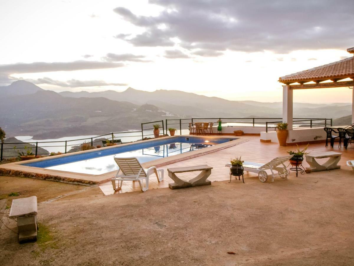 El Mirador De La Luna Villa El Gastor Luaran gambar
