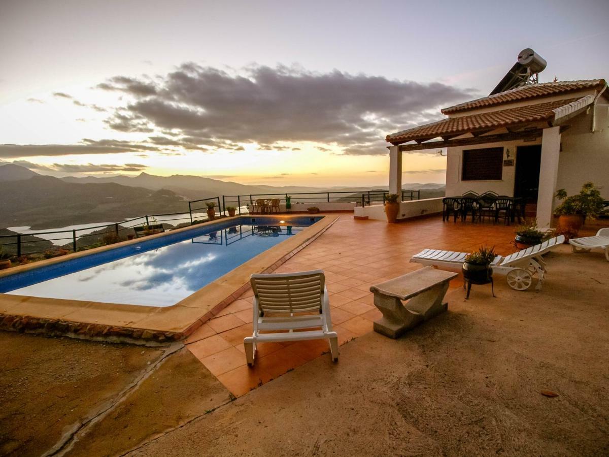 El Mirador De La Luna Villa El Gastor Luaran gambar