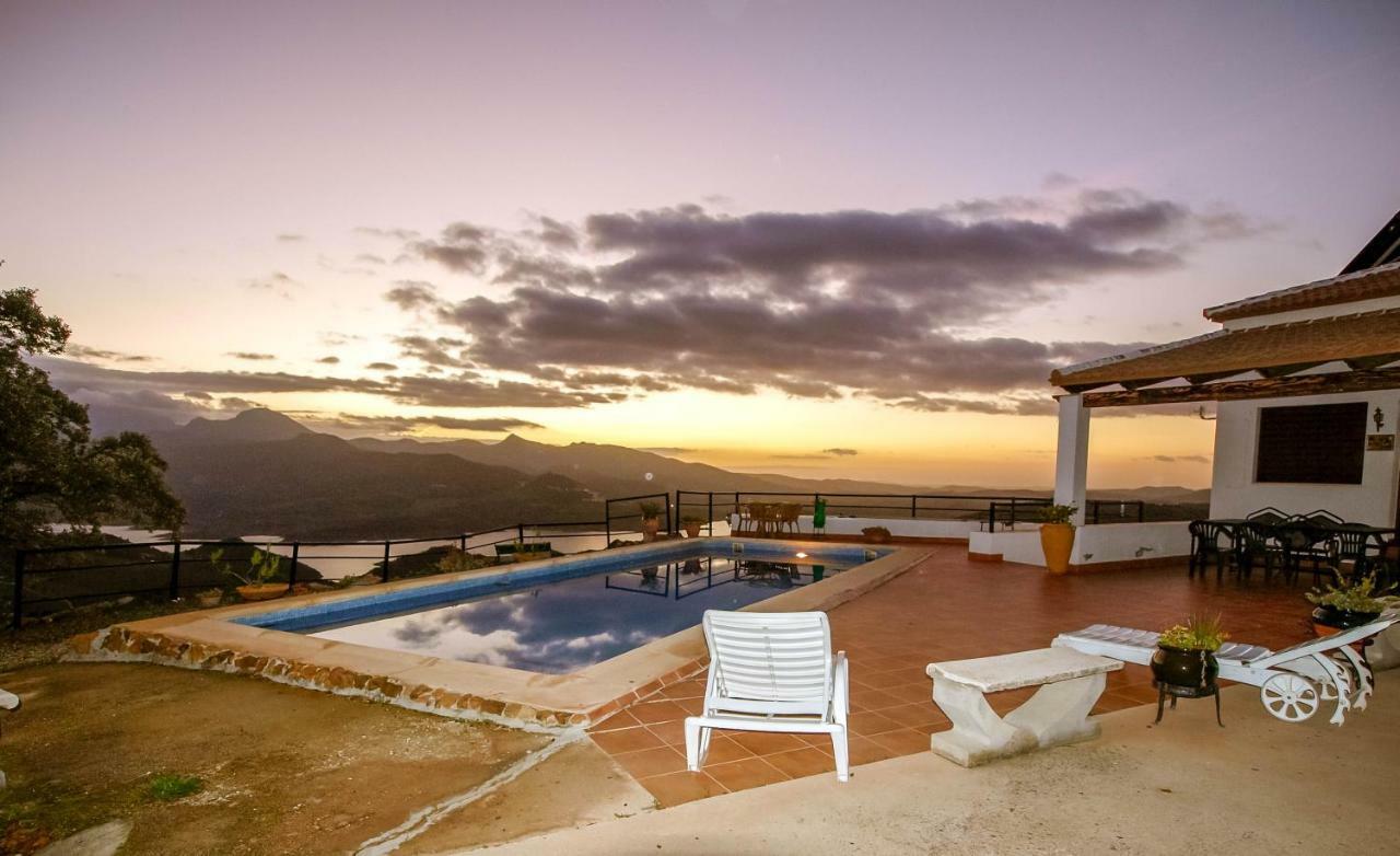 El Mirador De La Luna Villa El Gastor Luaran gambar