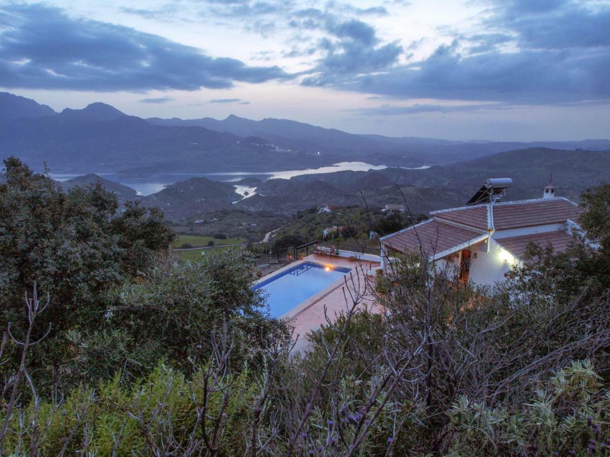 El Mirador De La Luna Villa El Gastor Luaran gambar