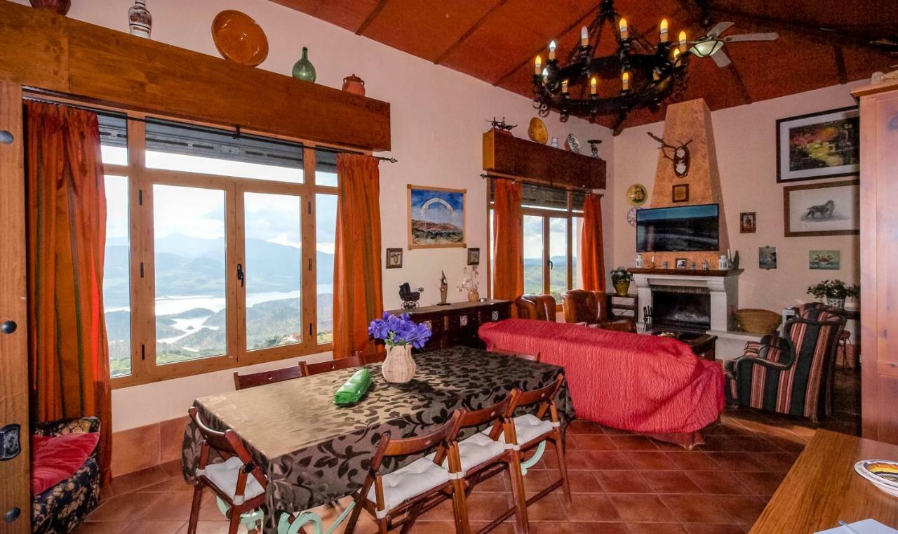 El Mirador De La Luna Villa El Gastor Luaran gambar