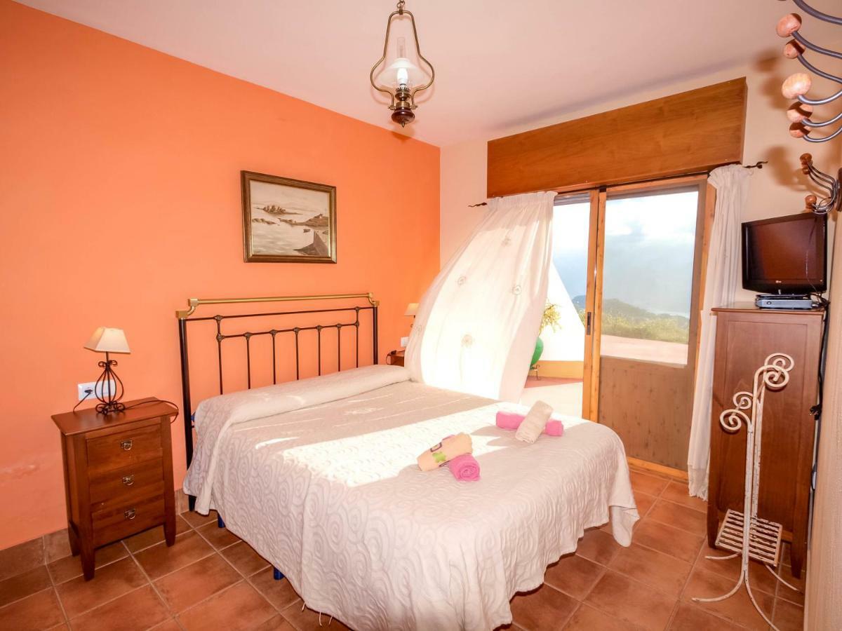 El Mirador De La Luna Villa El Gastor Luaran gambar
